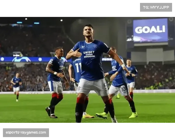 巴黎VS切尔西，马尔基尼奥斯利用直接任意球破门，打入个人欧冠首粒定位球进球